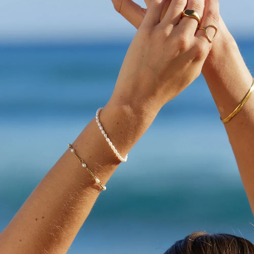 Pulseira Madeiro na modelo